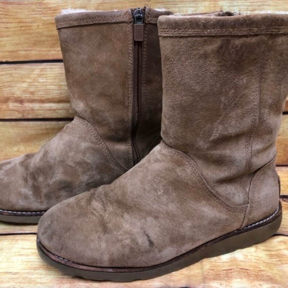 UGG Selia Short Chestnut Brown Side Zipper Boots Womens 8 / 39 (m6u)